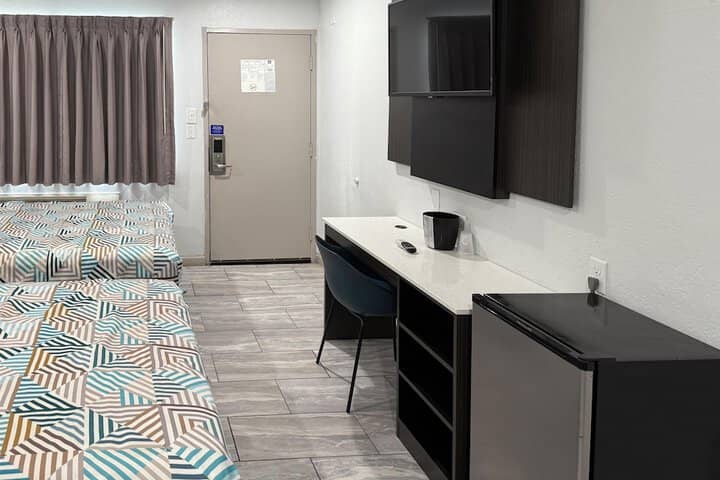 Room 11 of 16