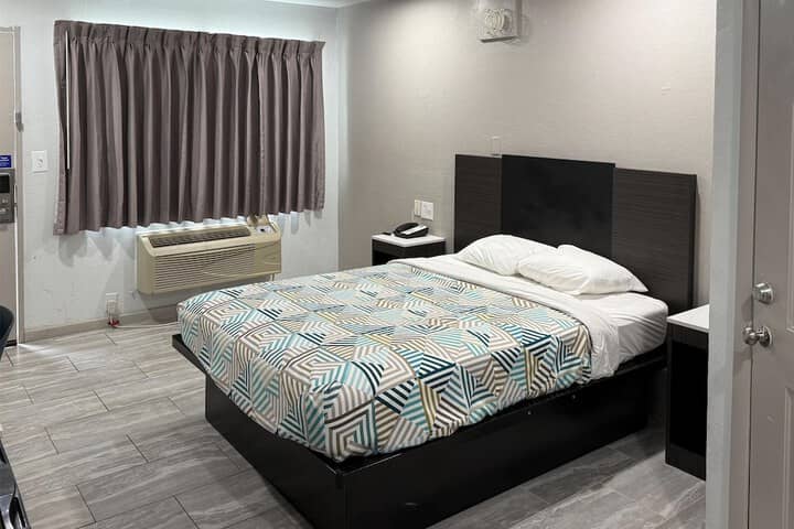 Room 6 of 16