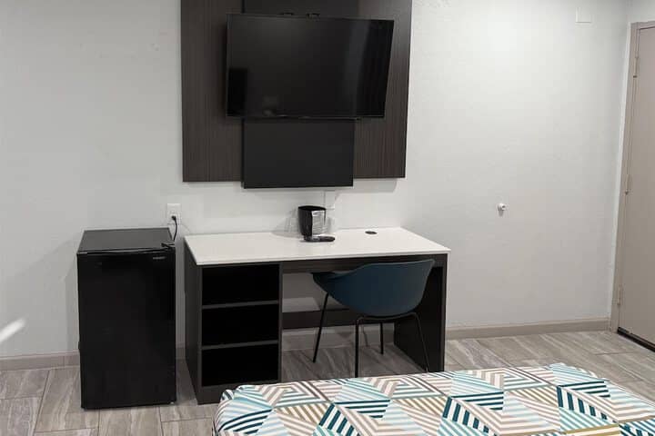 Room 7 of 16