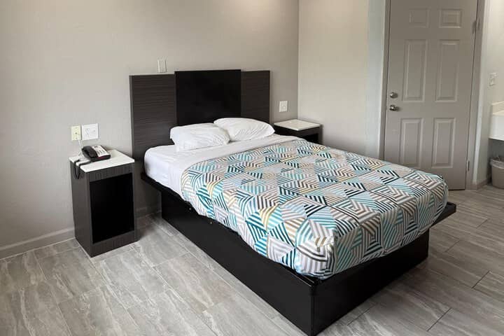 Room 4 of 16