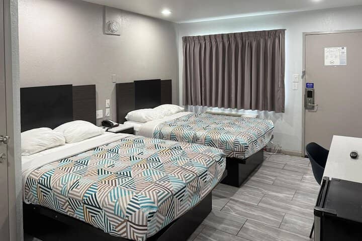 Room 10 of 16