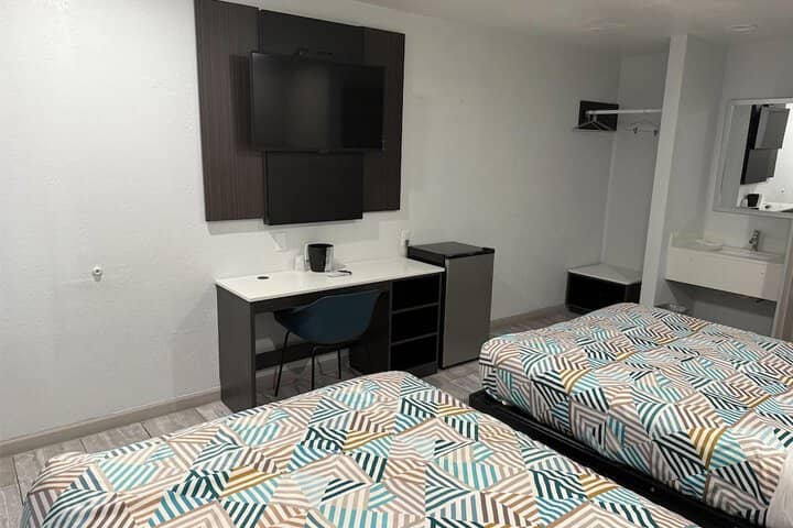 Room 9 of 16